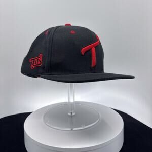 Two In The Shirt Snapback in Black